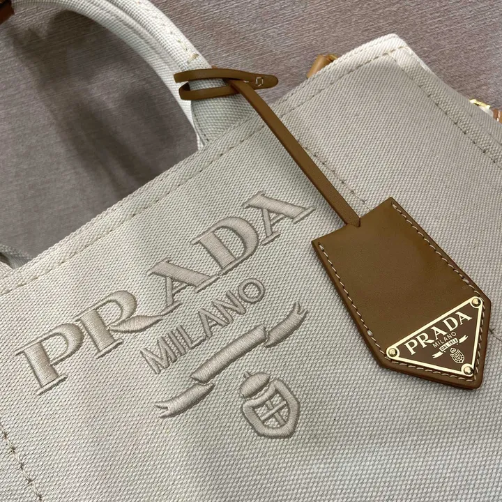 スーパーコピー バレンシアガ キーホルダー