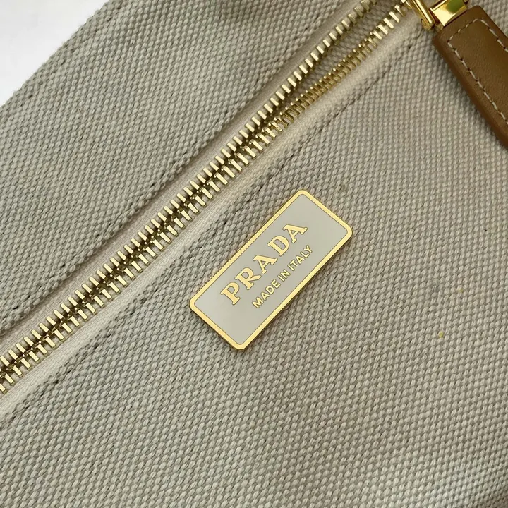 スーパーコピー バレンシアガ キーホルダー