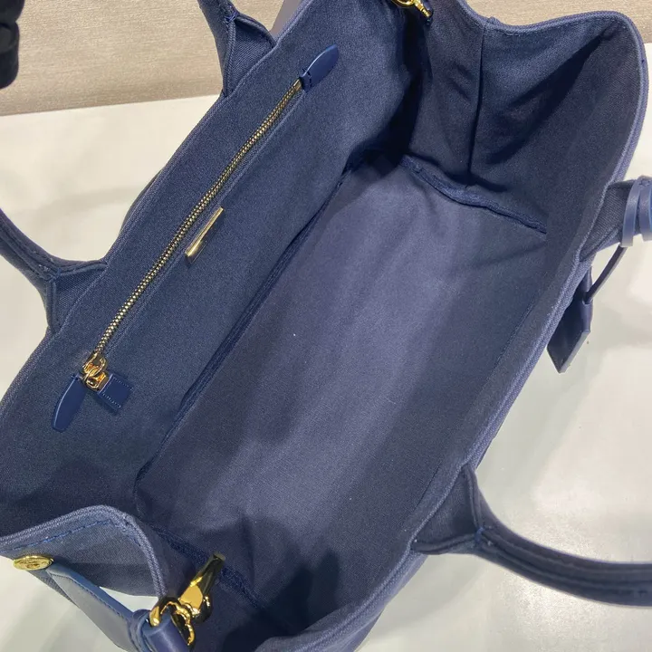 スーパーコピー バレンシアガ キーホルダー