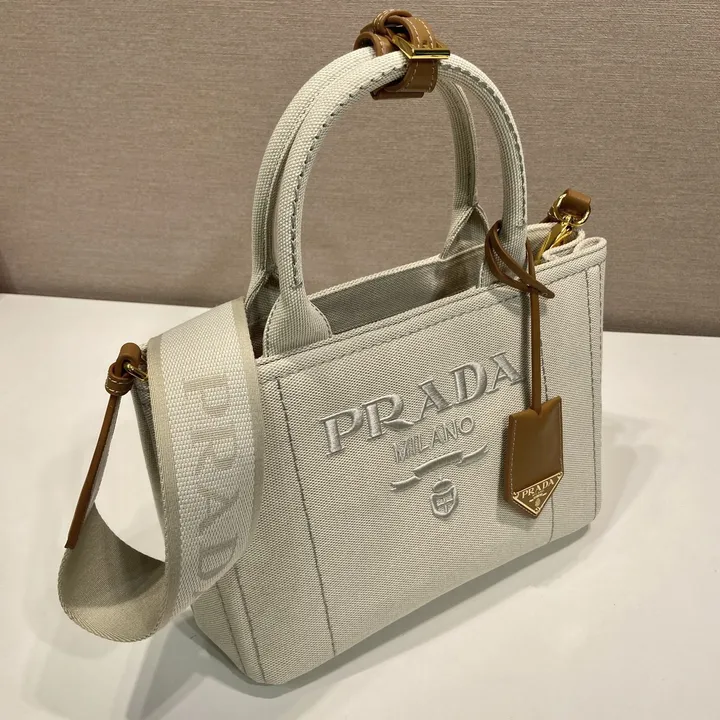 スーパーコピー バレンシアガ キーホルダー