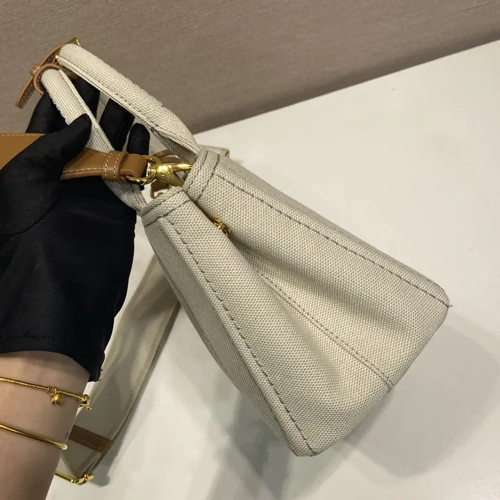 スーパーコピー バレンシアガ キーホルダー