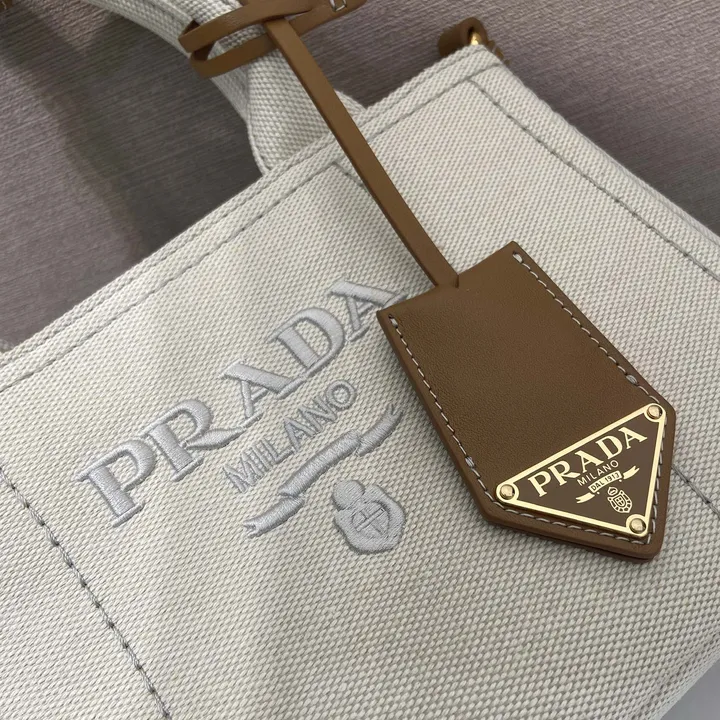 スーパーコピー バレンシアガ キーホルダー