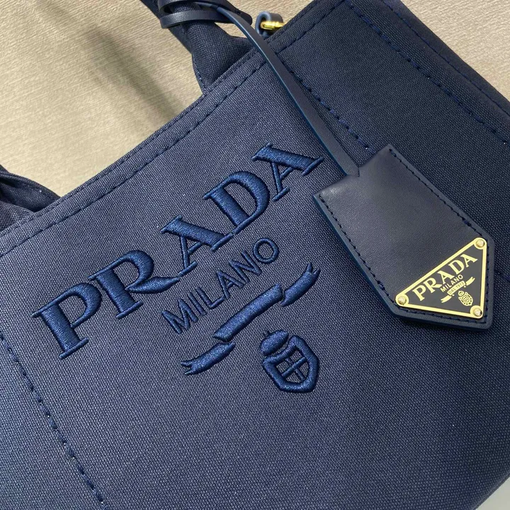 スーパーコピー バレンシアガ キーホルダー