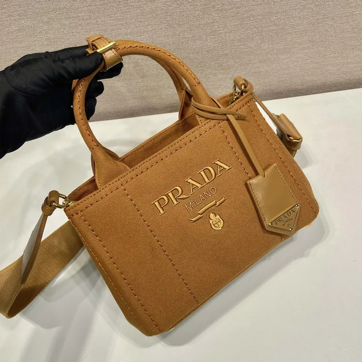 スーパーコピー バレンシアガ キーホルダー