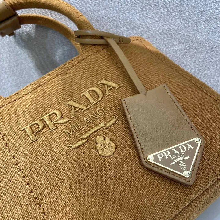 スーパーコピー バレンシアガ キーホルダー