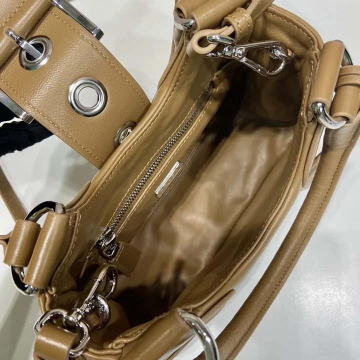 スーパーコピー バレンシアガ キーホルダー