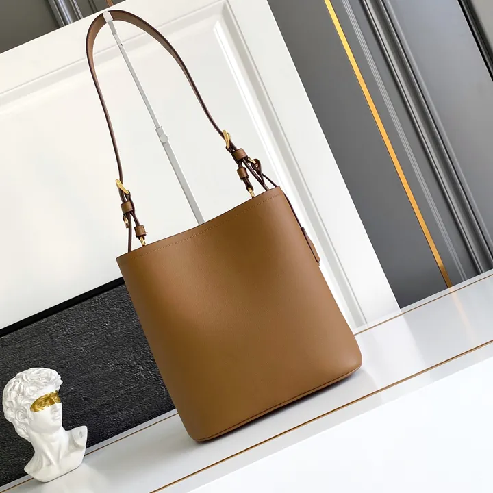 スーパーコピー バレンシアガ キーホルダー