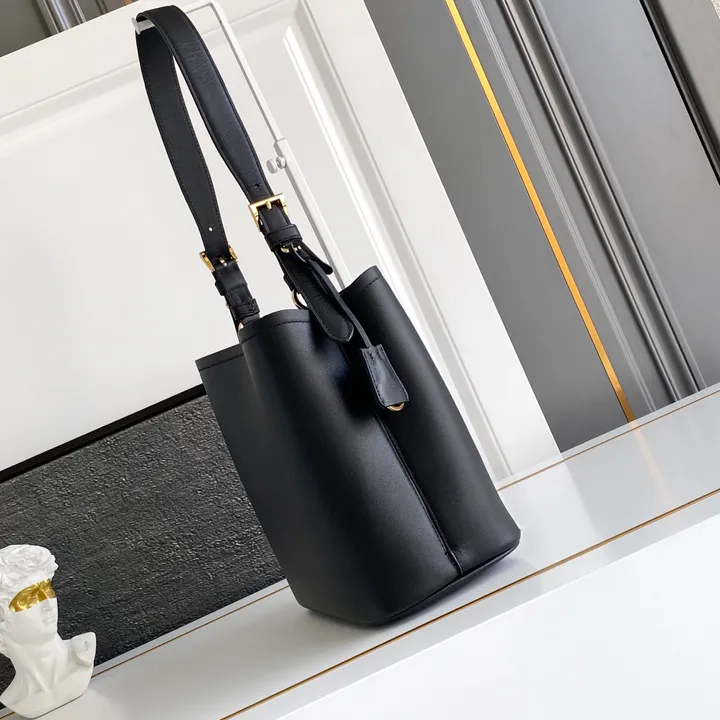 スーパーコピー バレンシアガ キーホルダー