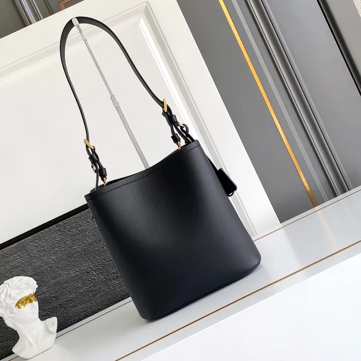 スーパーコピー バレンシアガ キーホルダー