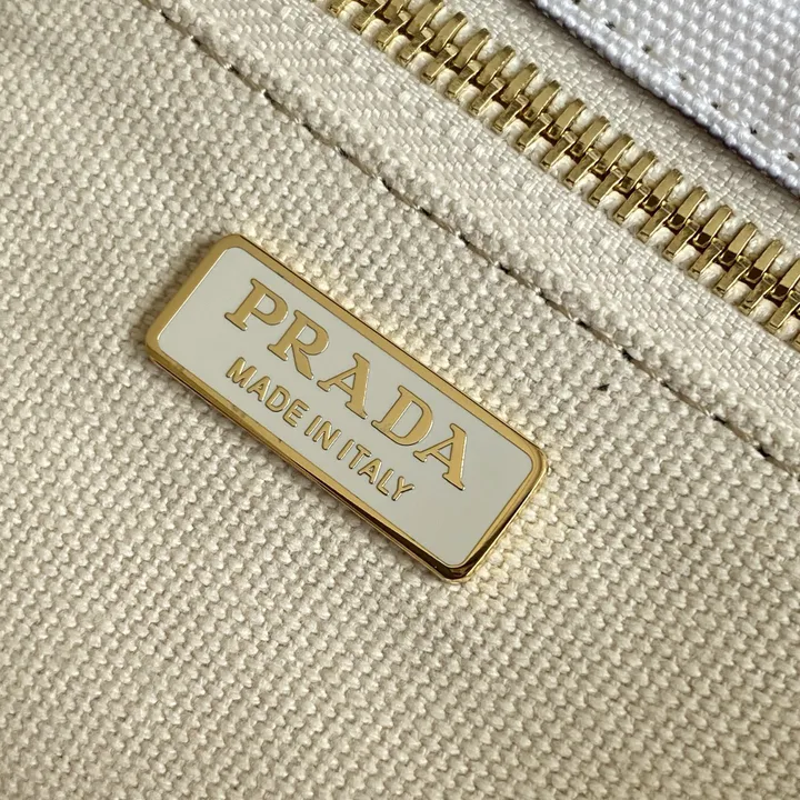 スーパーコピー バレンシアガ キーホルダー