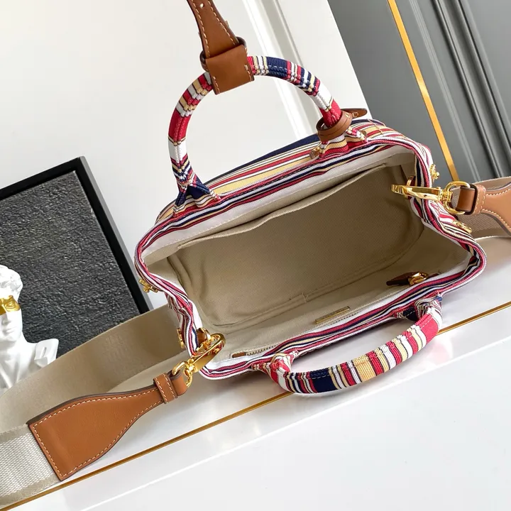 スーパーコピー バレンシアガ キーホルダー