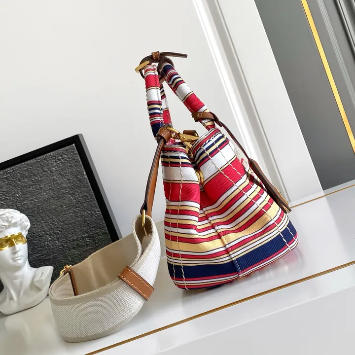 スーパーコピー バレンシアガ キーホルダー