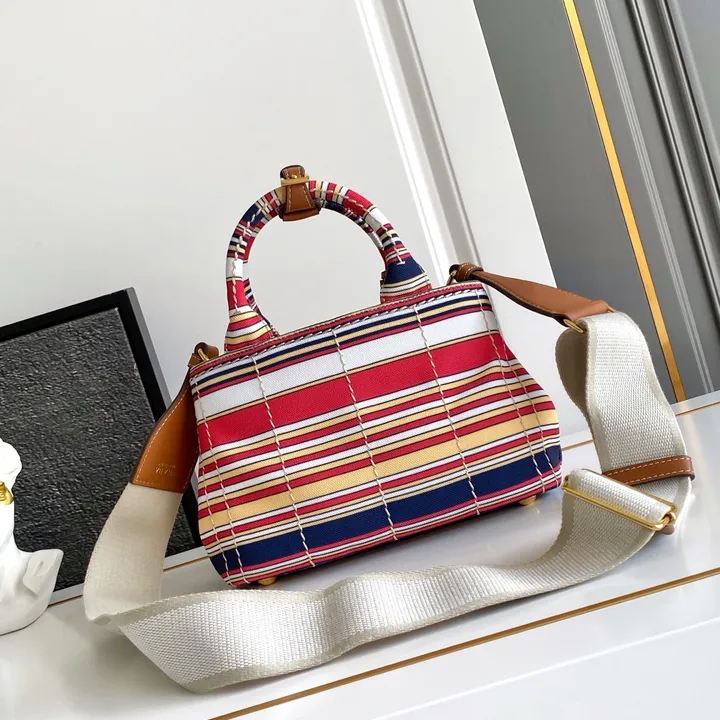 スーパーコピー バレンシアガ キーホルダー