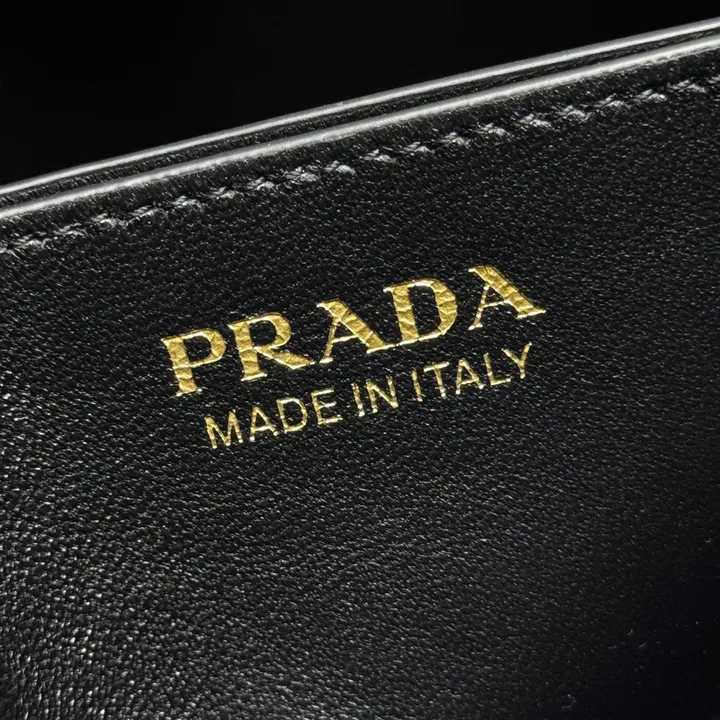 スーパーコピー バレンシアガ キーホルダー