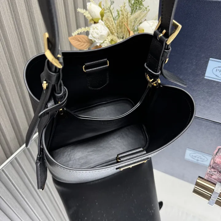 スーパーコピー バレンシアガ キーホルダー