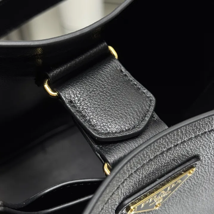 スーパーコピー バレンシアガ キーホルダー