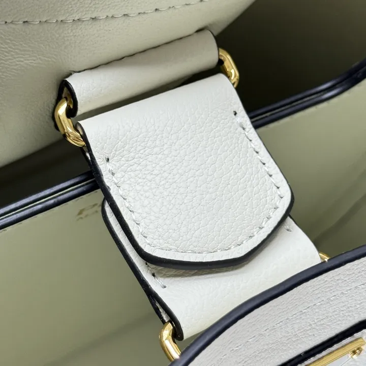 スーパーコピー バレンシアガ キーホルダー