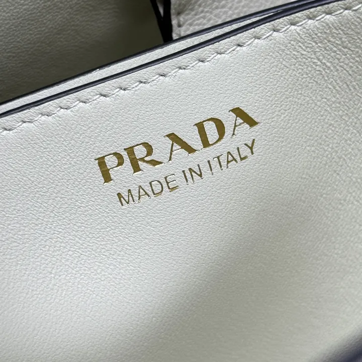 スーパーコピー バレンシアガ キーホルダー