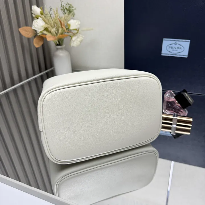 スーパーコピー バレンシアガ キーホルダー