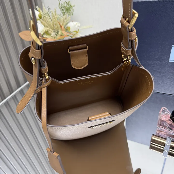 スーパーコピー バレンシアガ キーホルダー