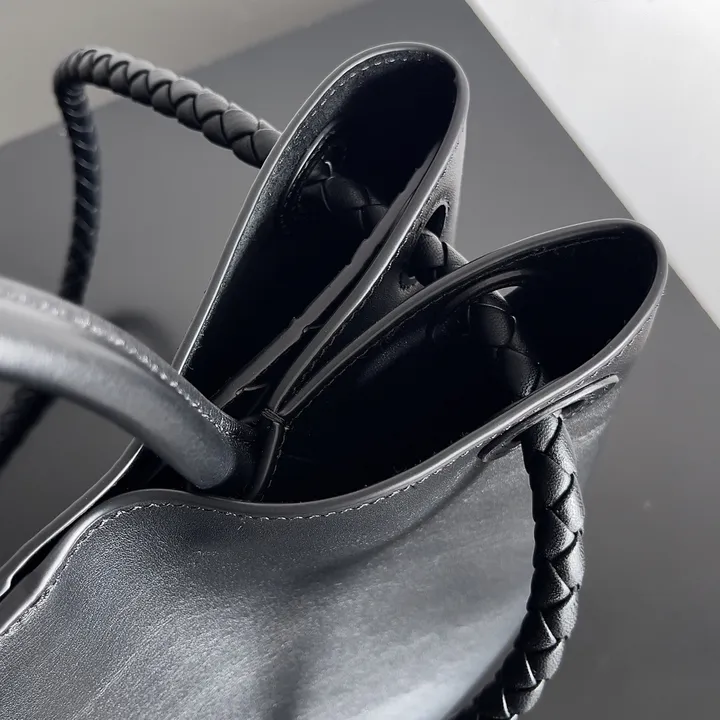 スーパーコピー ボッテガ ヴェネタ キーホルダー