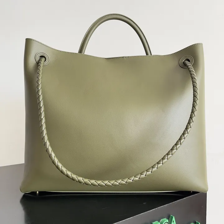 スーパーコピー ボッテガ ヴェネタ キーホルダー