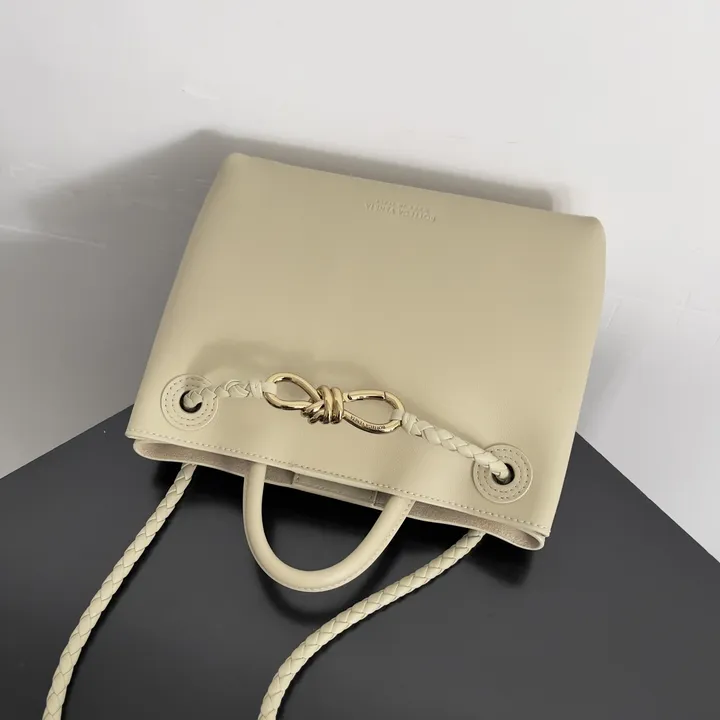 スーパーコピー ボッテガ ヴェネタ キーホルダー