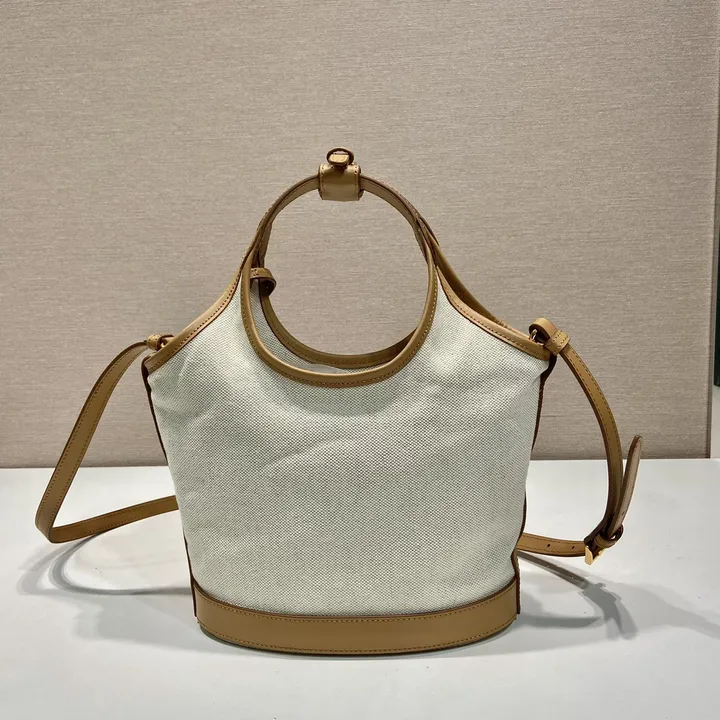 スーパーコピー プラダ キーホルダー