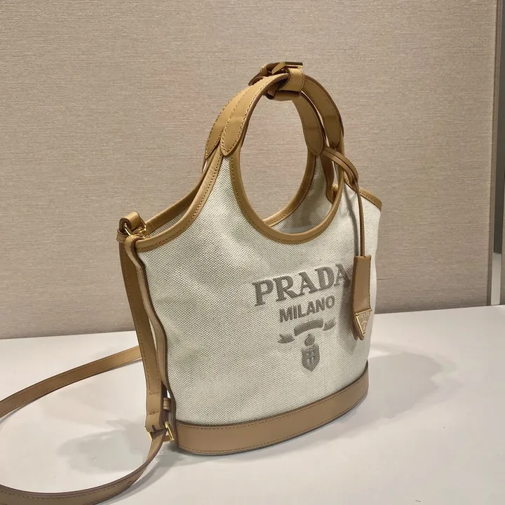 スーパーコピー プラダ キーホルダー