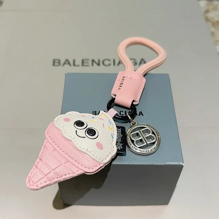 スーパーコピー バレンシアガ キーホルダー