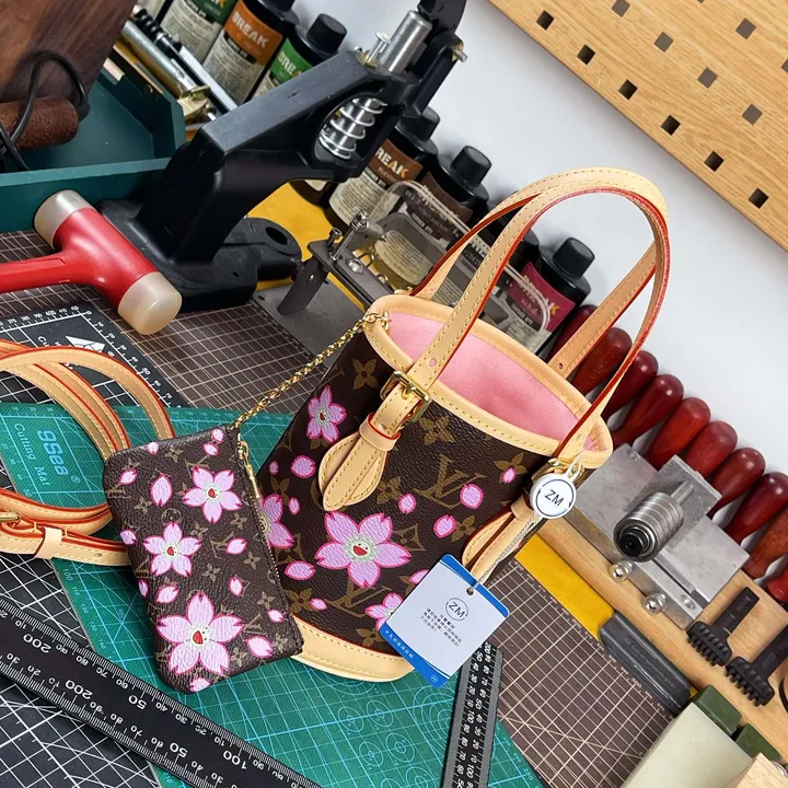 スーパーコピー ルイヴィトン キーホルダー