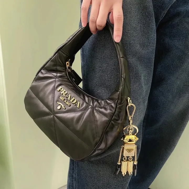 スーパーコピー プラダ キーホルダー