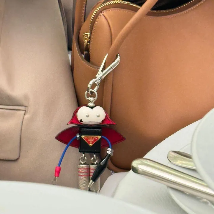 スーパーコピー プラダ キーホルダー