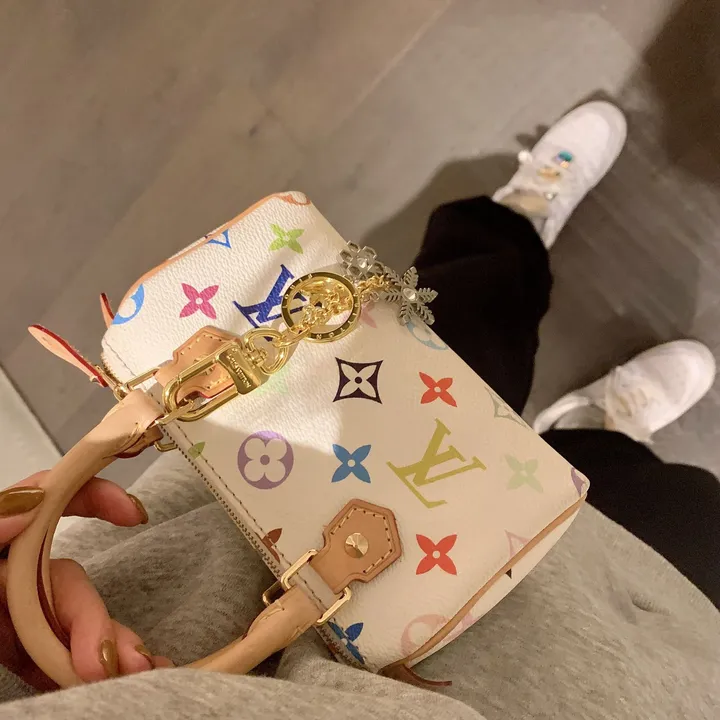 スーパーコピー ルイヴィトン キーホルダー