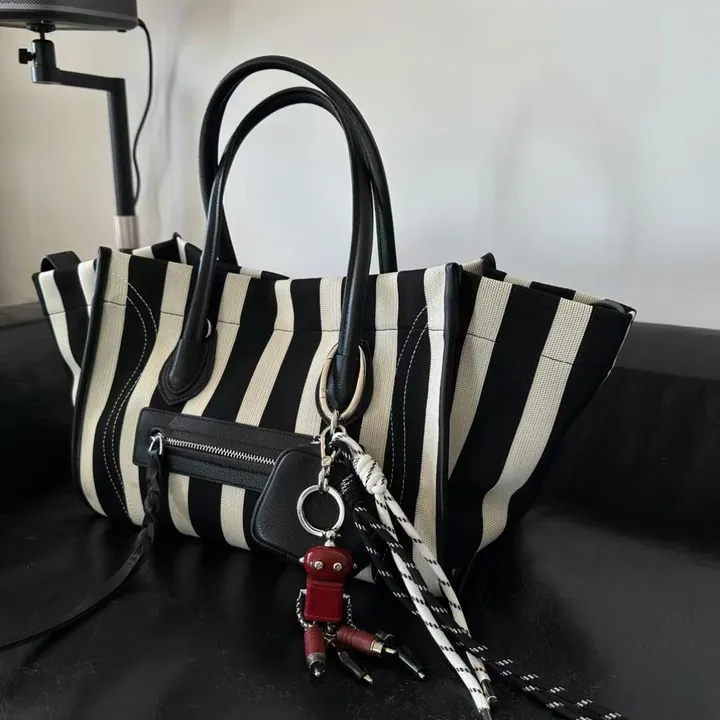 スーパーコピー プラダ キーホルダー