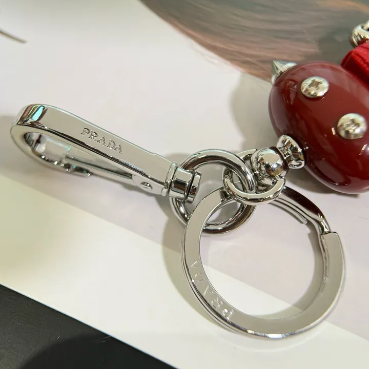 スーパーコピー プラダ キーホルダー
