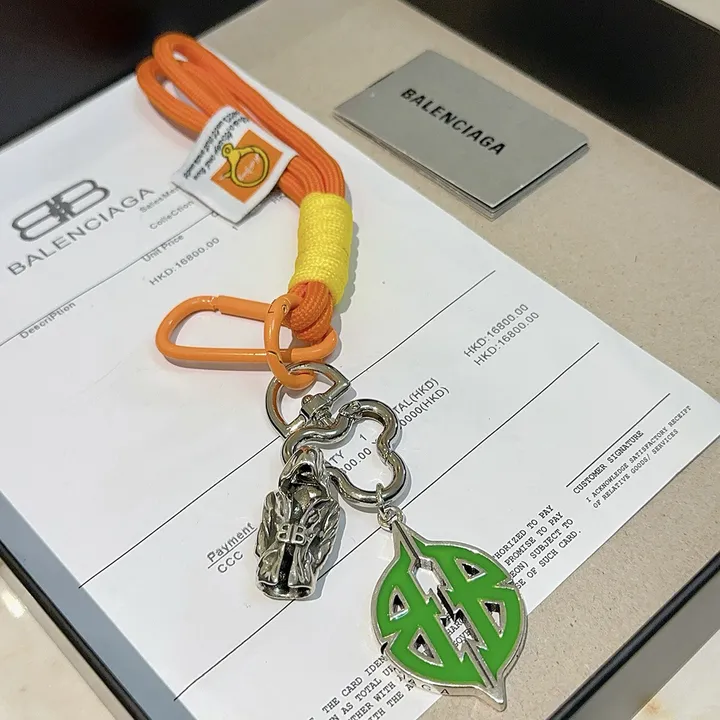 スーパーコピー バレンシアガ キーホルダー