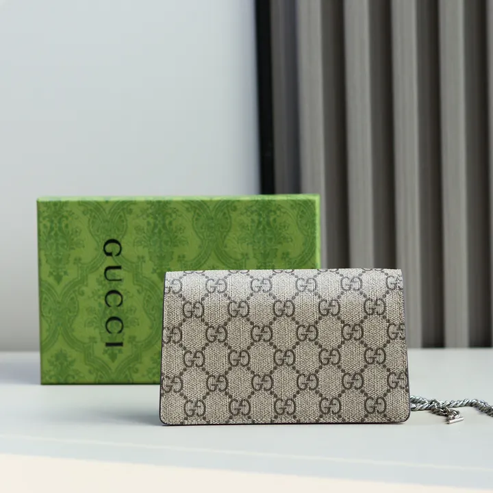 スーパーコピー ルイヴィトン キーホルダー