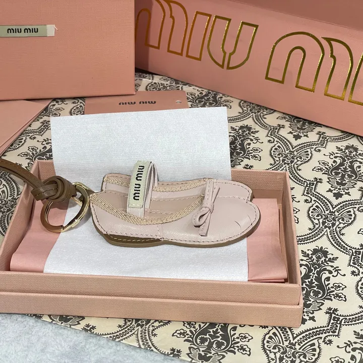 スーパーコピー ミュウミュウ キーホルダー