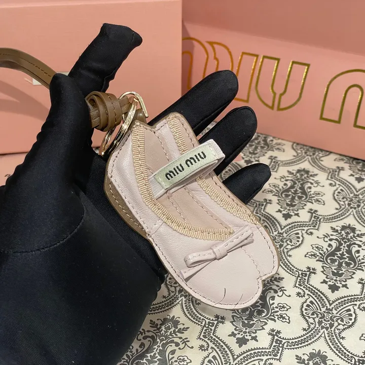 スーパーコピー ミュウミュウ キーホルダー