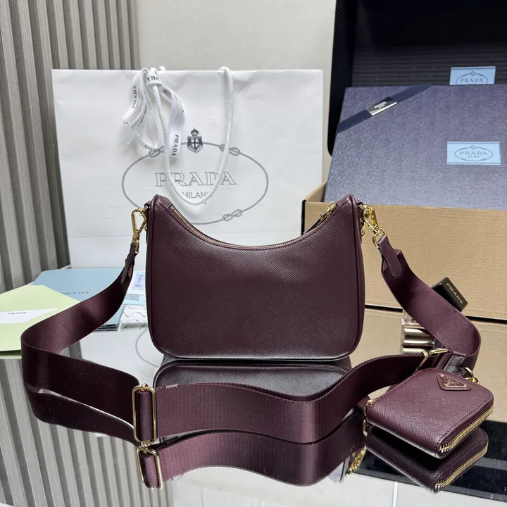 スーパーコピー プラダ キーホルダー