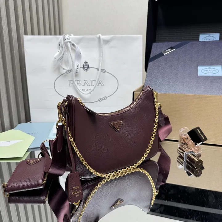 スーパーコピー プラダ キーホルダー