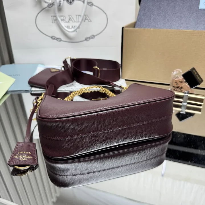 スーパーコピー プラダ キーホルダー