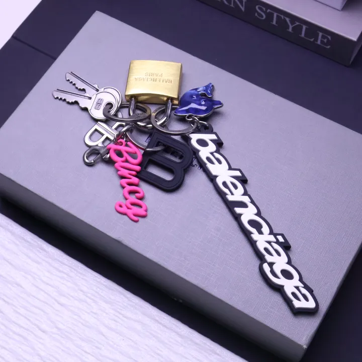 スーパーコピー バレンシアガ キーホルダー