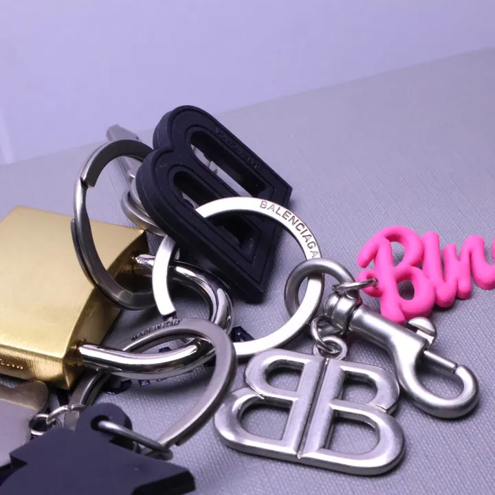 スーパーコピー バレンシアガ キーホルダー