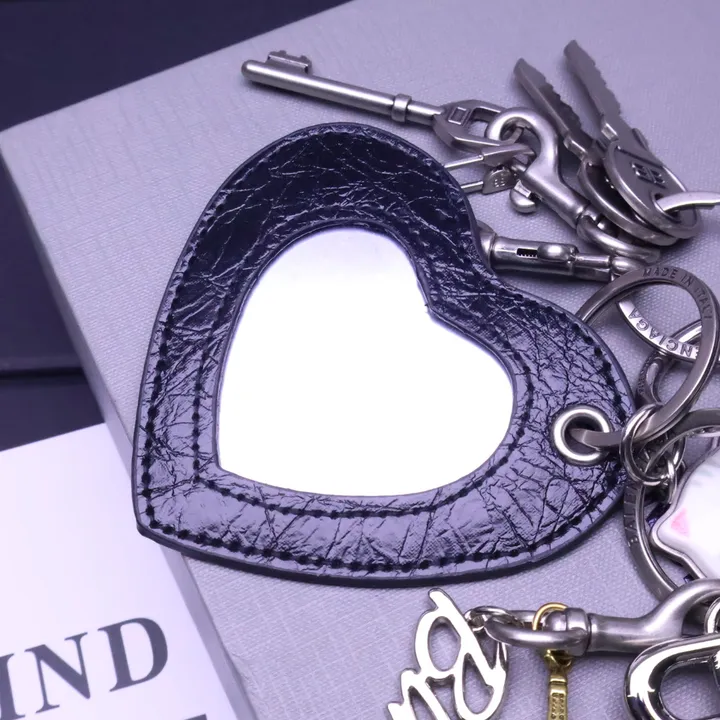 スーパーコピー バレンシアガ キーホルダー