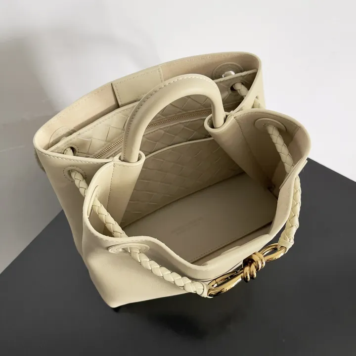 スーパーコピー ボッテガ ヴェネタ キーホルダー