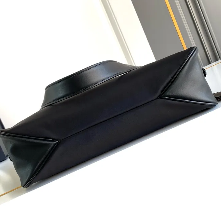 スーパーコピー バレンシアガ キーホルダー