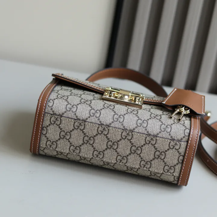 スーパーコピー ルイヴィトン キーホルダー