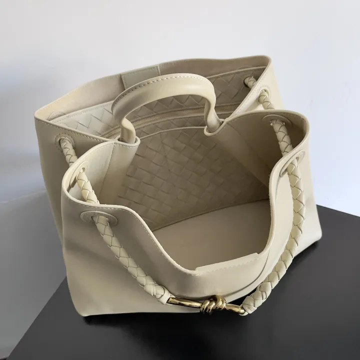 スーパーコピー ボッテガ ヴェネタ キーホルダー